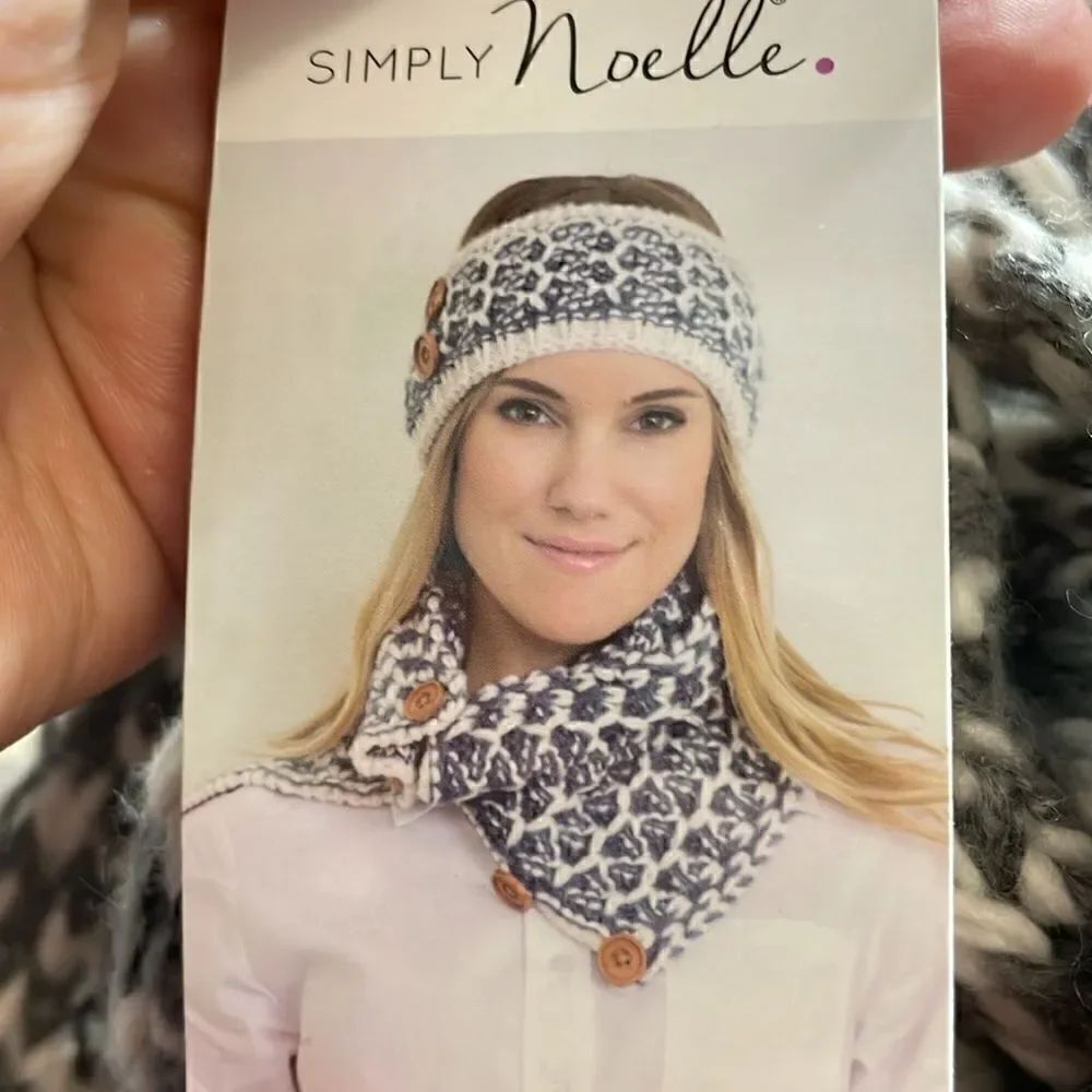 Simply Noelle Chunky Knit Scarf with Buttons Gray and White - Picture 5 of 5
